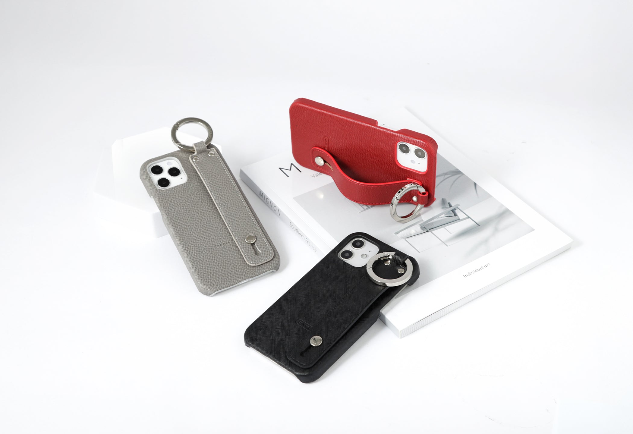 ハンドベルト付きスマホケース