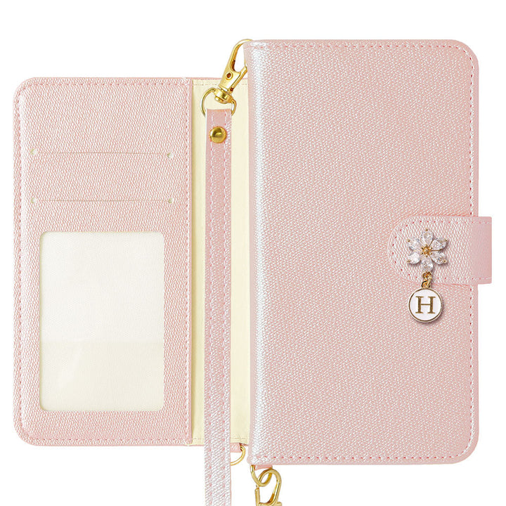 Étui portefeuille avec sangle, breloque initiale fleur en cuir végan couleur perle