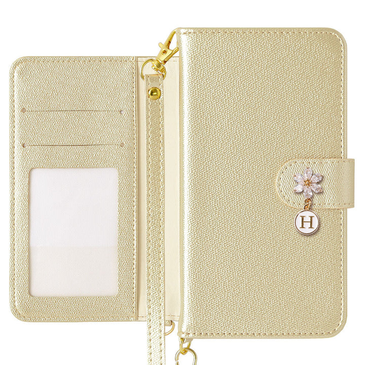 Étui portefeuille avec sangle, breloque initiale fleur en cuir végan couleur perle