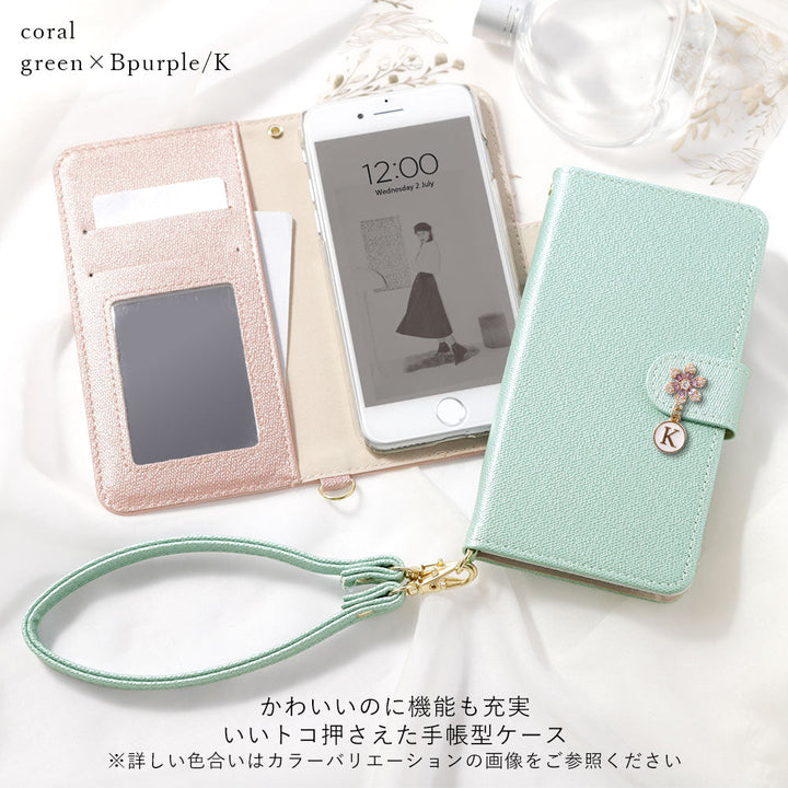 Étui portefeuille avec sangle, breloque initiale fleur en cuir végan couleur perle