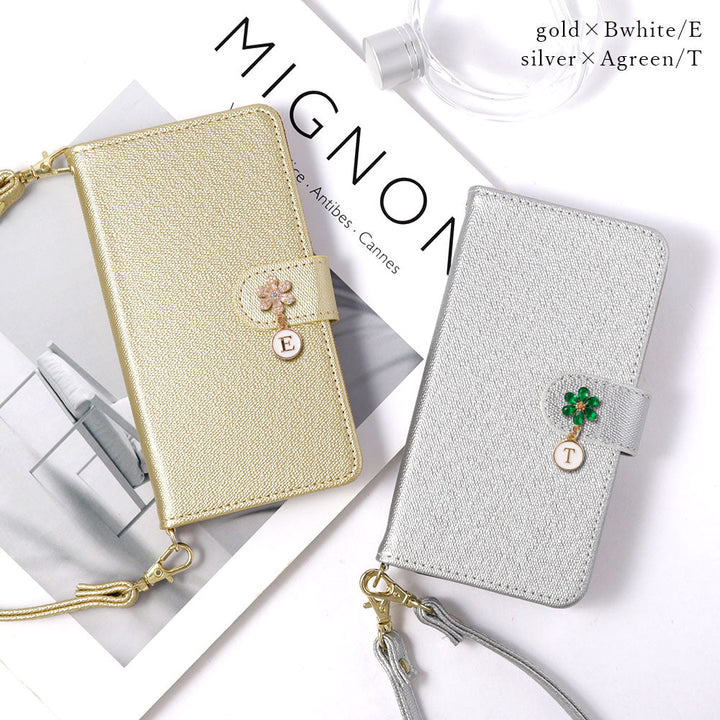 Étui portefeuille avec sangle, breloque initiale fleur en cuir végan couleur perle