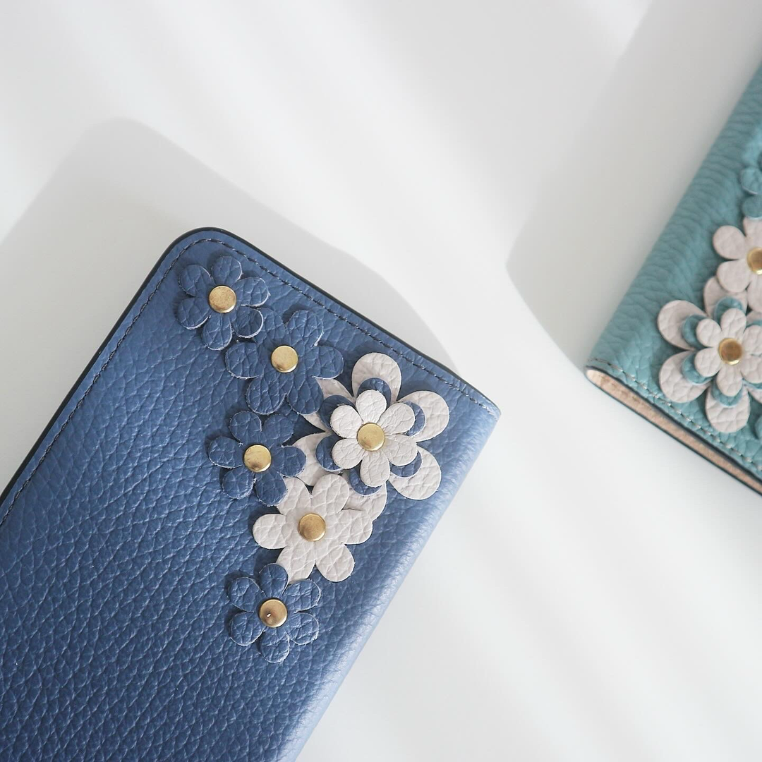 本革 32色 イタリアンシュリンクレザー フラワーモチーフB 手帳型ケース