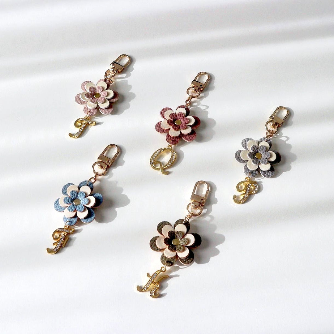 アクセサリー ヴィーガンレザー イニシャル フラワーチャーム