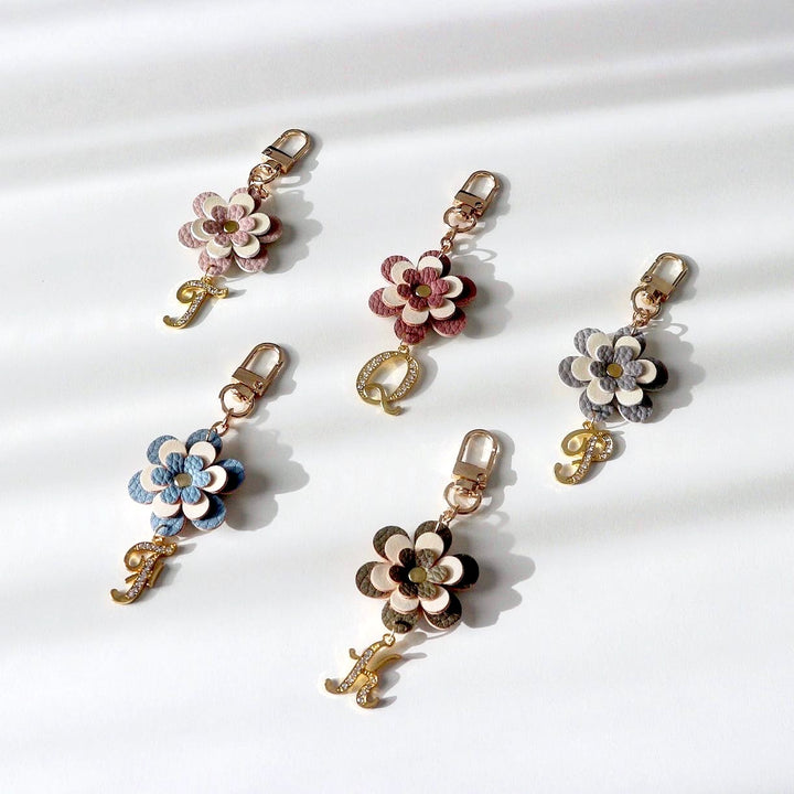 アクセサリー ヴィーガンレザー イニシャル フラワーチャーム