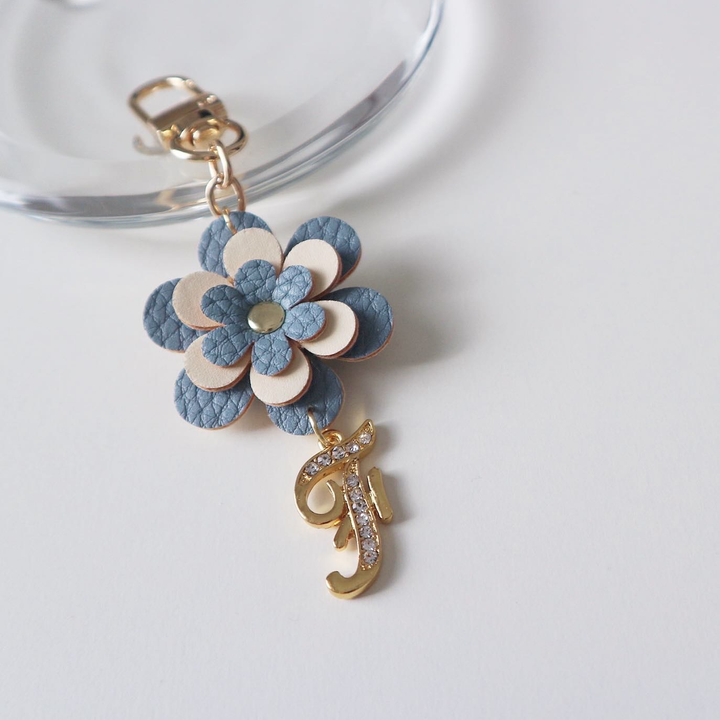 アクセサリー ヴィーガンレザー イニシャル フラワーチャーム