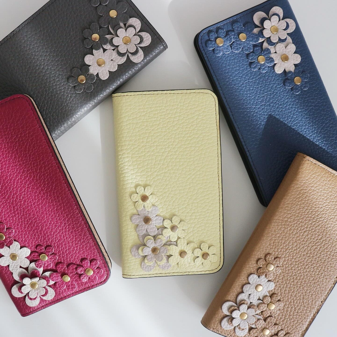本革 32色 イタリアンシュリンクレザー フラワーモチーフB 手帳型ケース