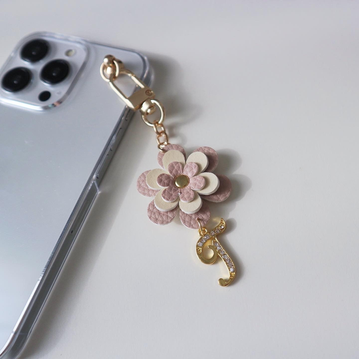 アクセサリー ヴィーガンレザー イニシャル フラワーチャーム