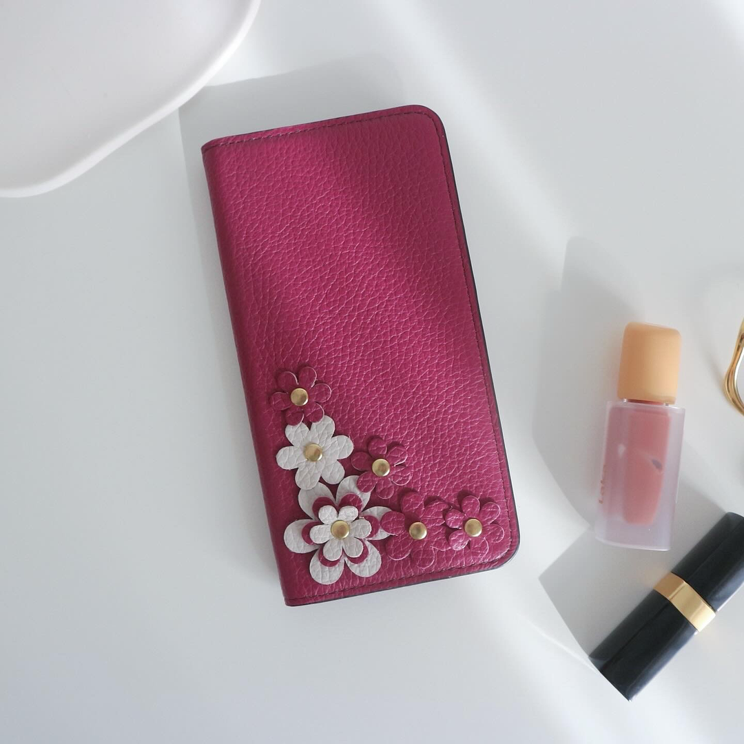 本革 32色 イタリアンシュリンクレザー フラワーモチーフB 手帳型ケース