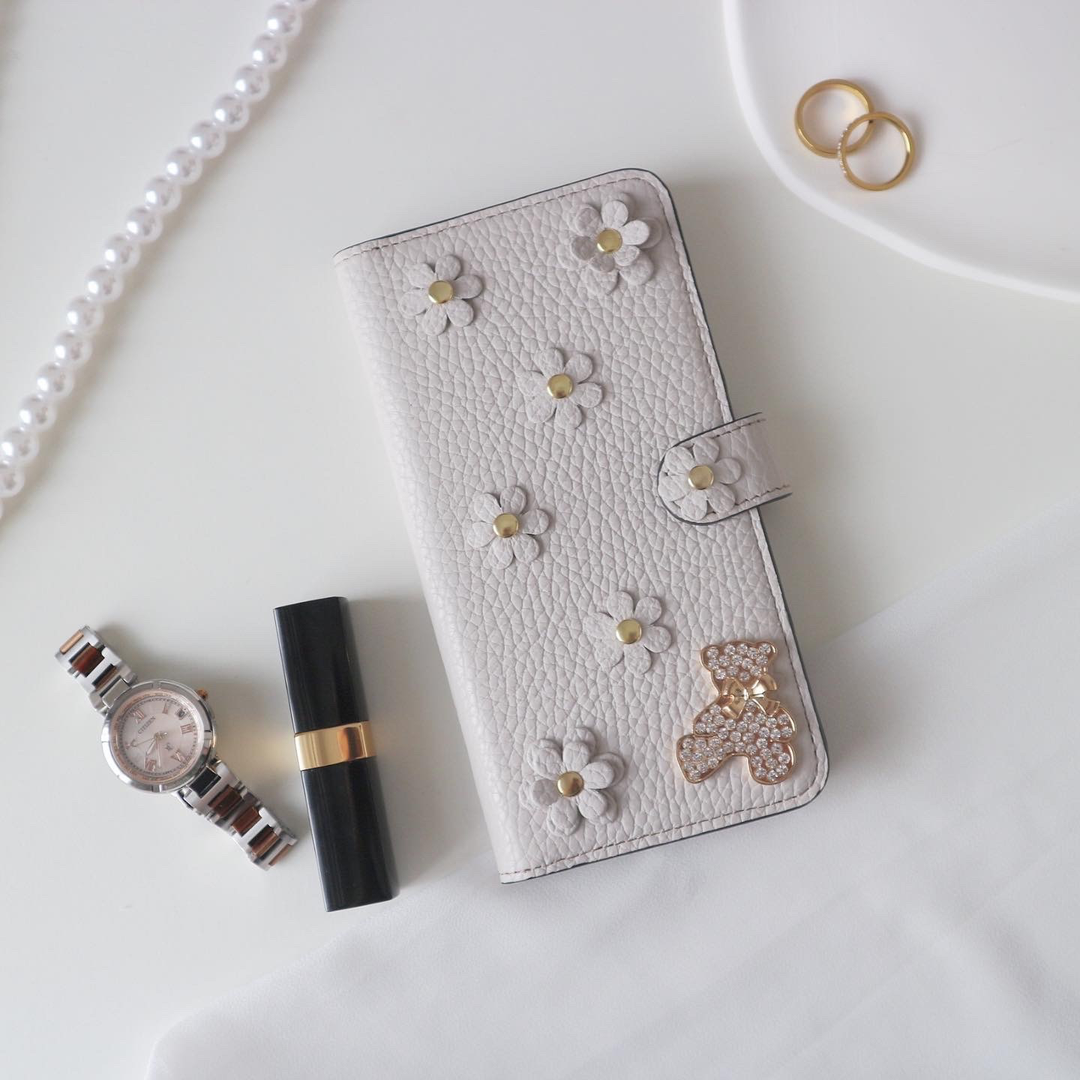 本革 32色 イタリアンシュリンクレザー フラワーベアデコ 手帳型ケース（ベルトあり）