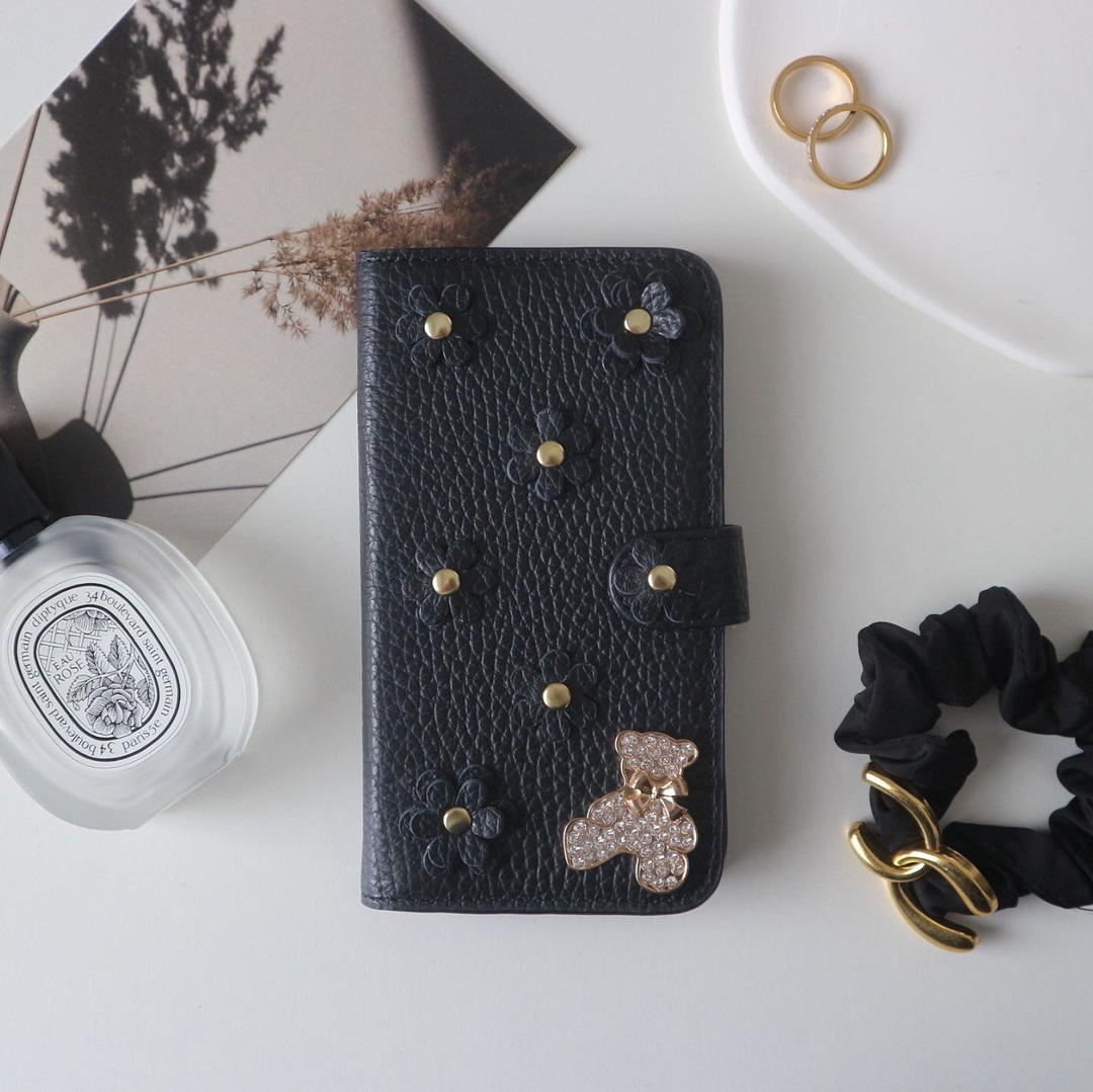 本革 32色 イタリアンシュリンクレザー フラワーベアデコ 手帳型ケース（ベルトあり）