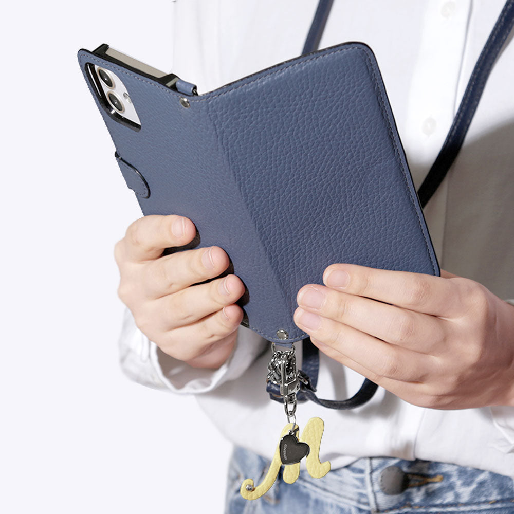 本革 32色 イタリアンシュリンクレザー miniイニシャルチャーム ショルダーストラップ付き 手帳型ケース（ベルトあり）Xperiaシリーズ