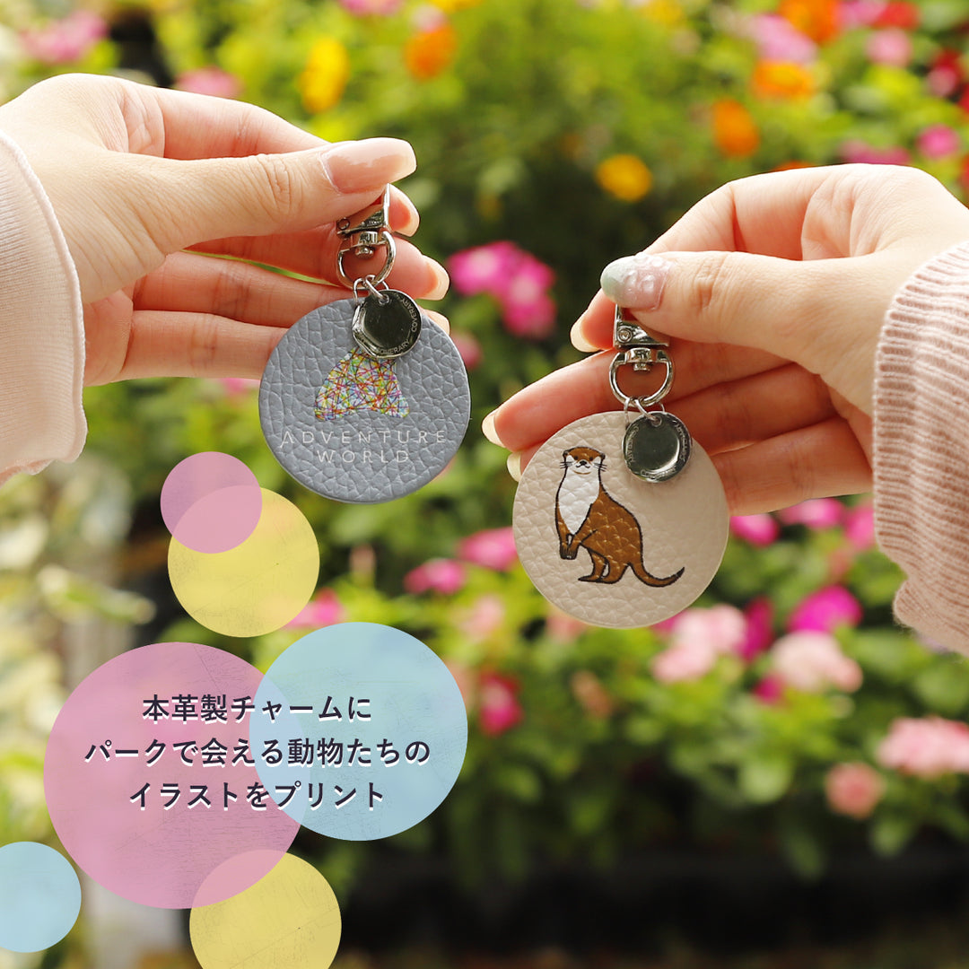 Adventure World × COVERARY Charm en cuir véritable italien à effet shrunk