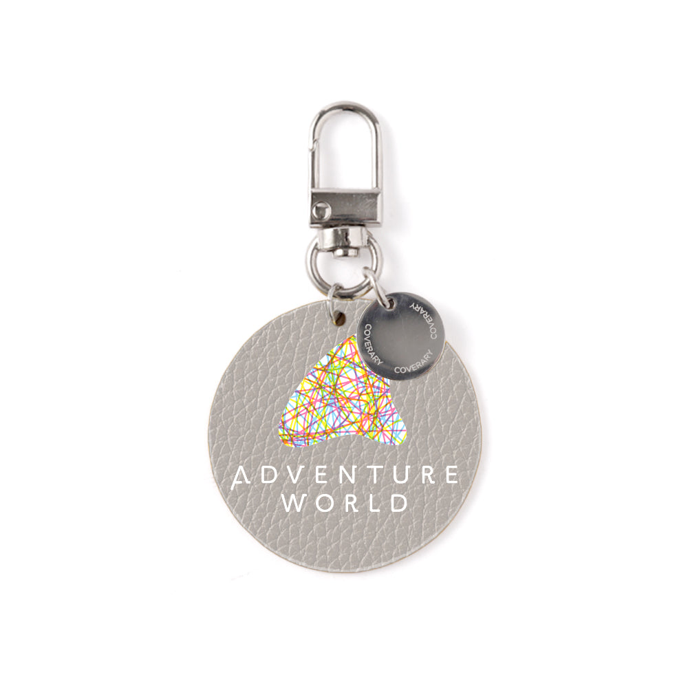 Adventure World × COVERARY Charm en cuir véritable italien à effet shrunk