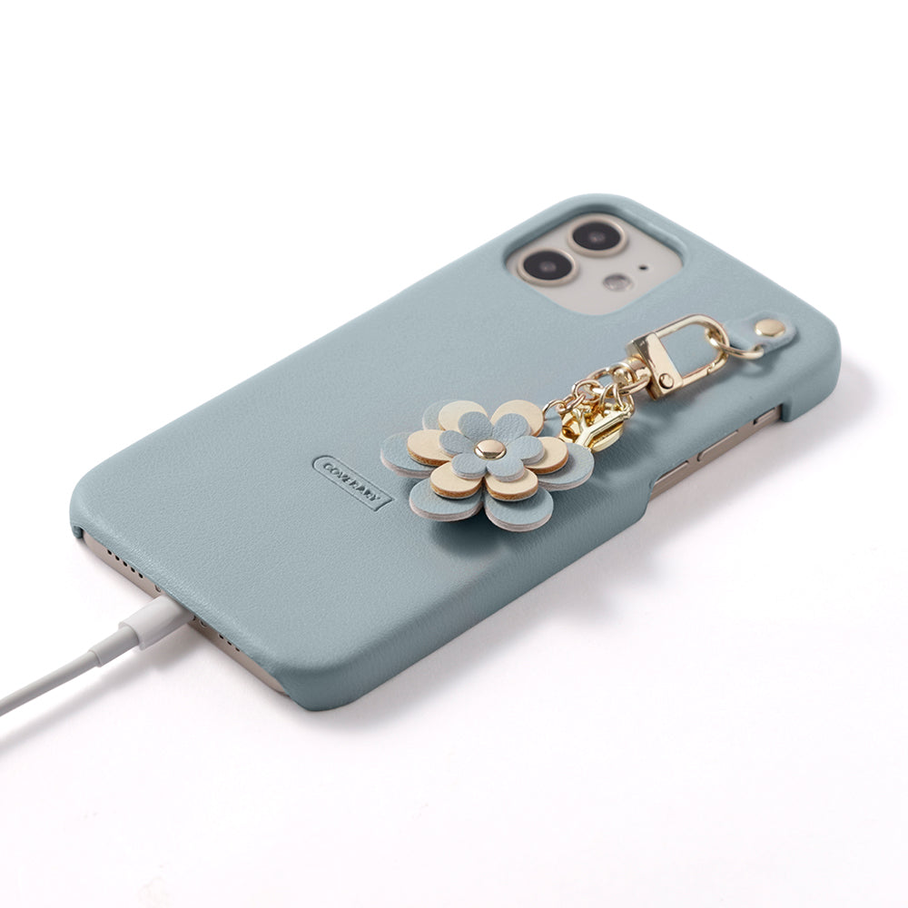 Cuir végan pastel terne charme fleur médaille décoration initiale coque arrière