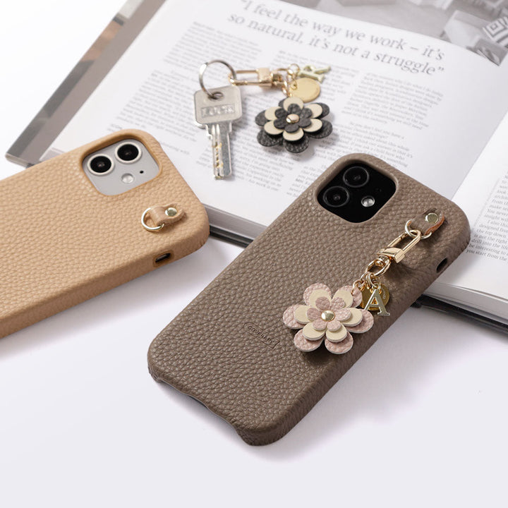 Cuir végan embossé Charm fleur Médaille Décoration initiale Coque arrière