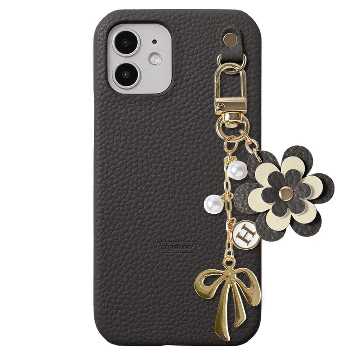 Étui arrière en cuir végan texturé avec breloque fleur, ruban et décoration initiale