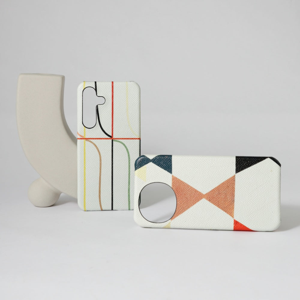 Sabine Finkenauer Grids and triangles_2019 Cuir véritable Étui arrière