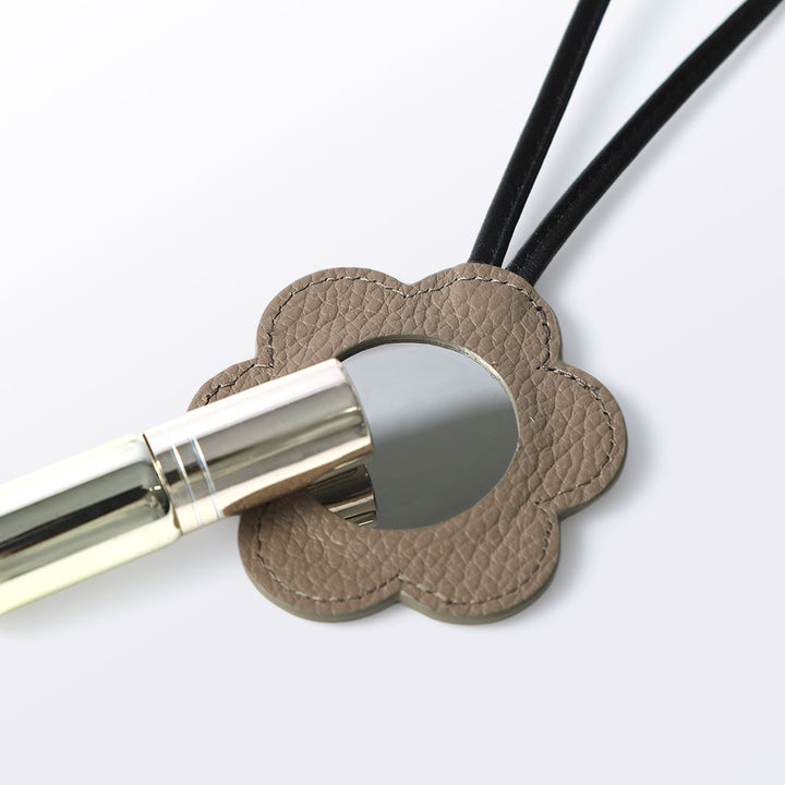Accessoire cuir véritable cuir italien grainé porte-miroir fleur avec cordon