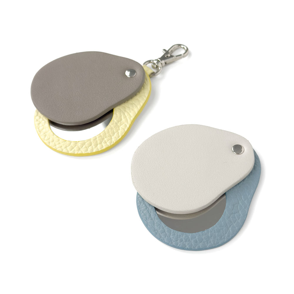 Accessoires cuir véritable cuir italien grainé nuance de matériaux différents breloque miroir