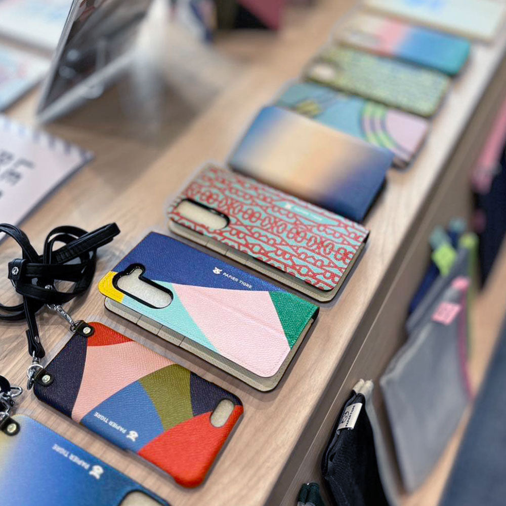 PAPIER TIGRE KAMO 本革 背面ケース