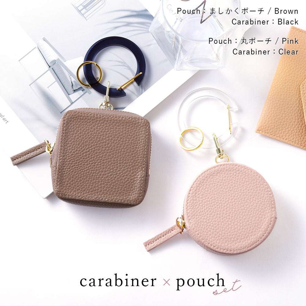 Pochette mini avec texture cuir vegan, au choix, avec mousqueton