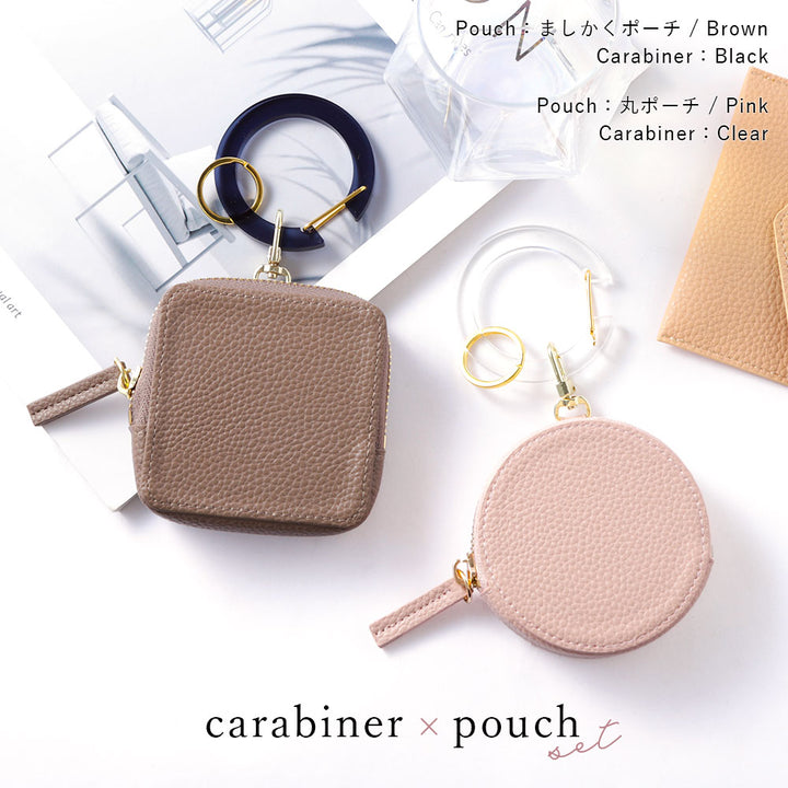 Pochette mini avec texture cuir vegan, au choix, avec mousqueton