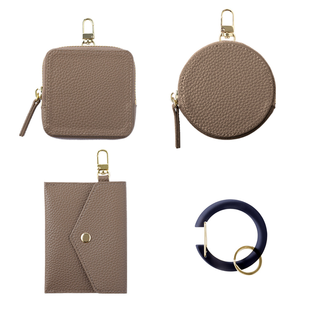 Pochette mini avec texture cuir vegan, au choix, avec mousqueton