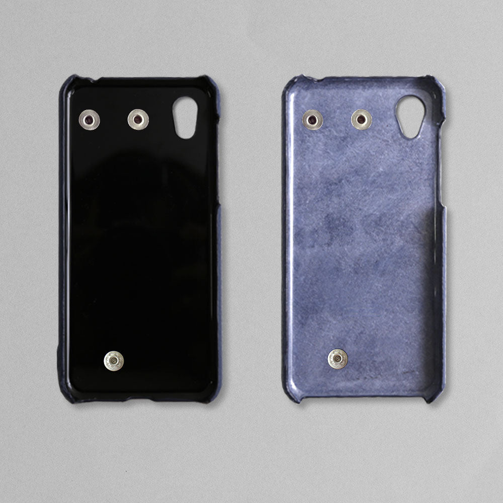Cuir véritable 32 couleurs cuir italien grainé avec poignée à main et sangle, coque arrière, gravure au laser (marquage à chaud) pour la série Xperia
