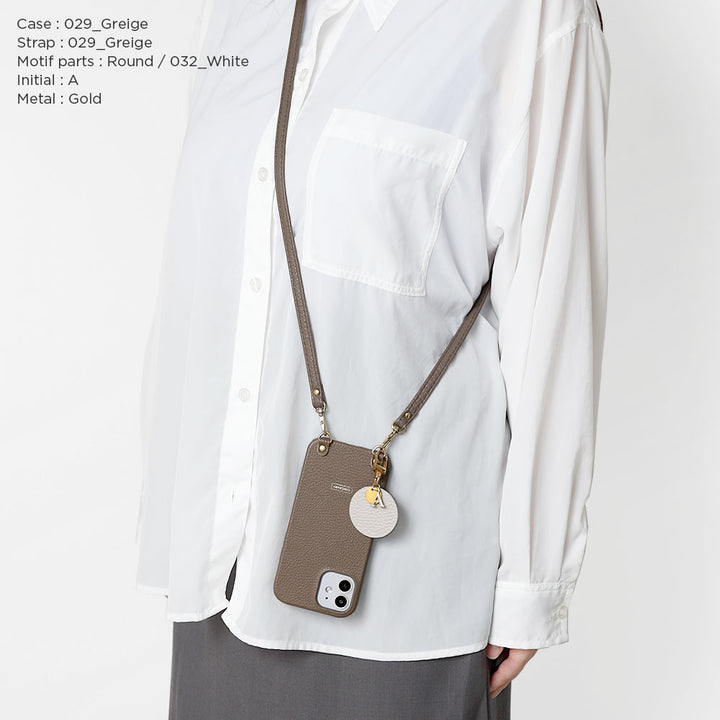 Cuir véritable 32 couleurs Cuir italien grainé avec bandoulière Charm initial motif Étui arrière