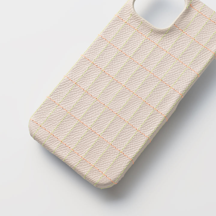 Carole Baijings × COVERARY : Grilles cousues | Coque arrière en cuir