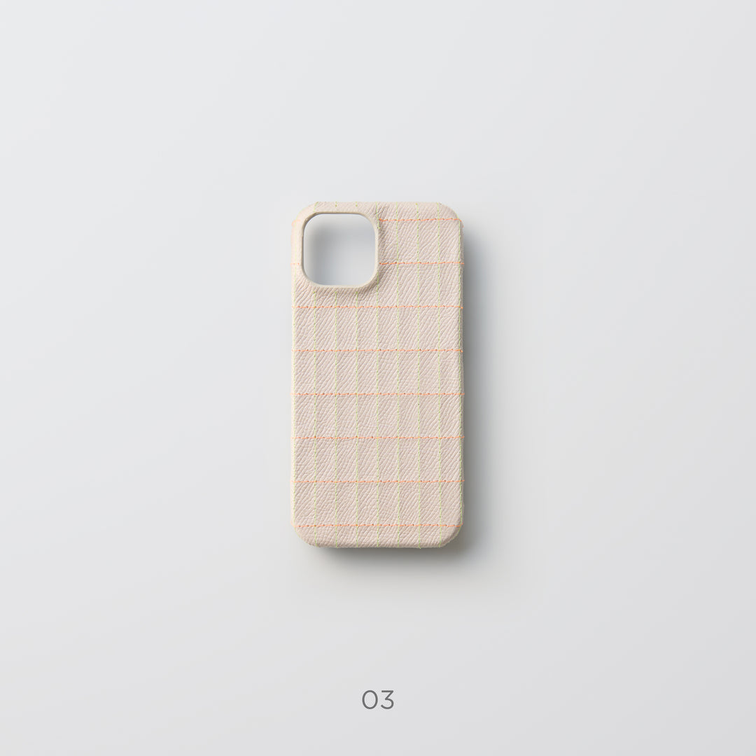 Carole Baijings × COVERARY : Grilles cousues | Coque arrière en cuir
