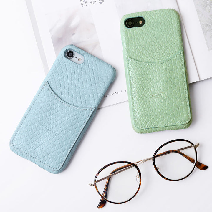 Étui arrière pastel à poche souriante effet cuir python