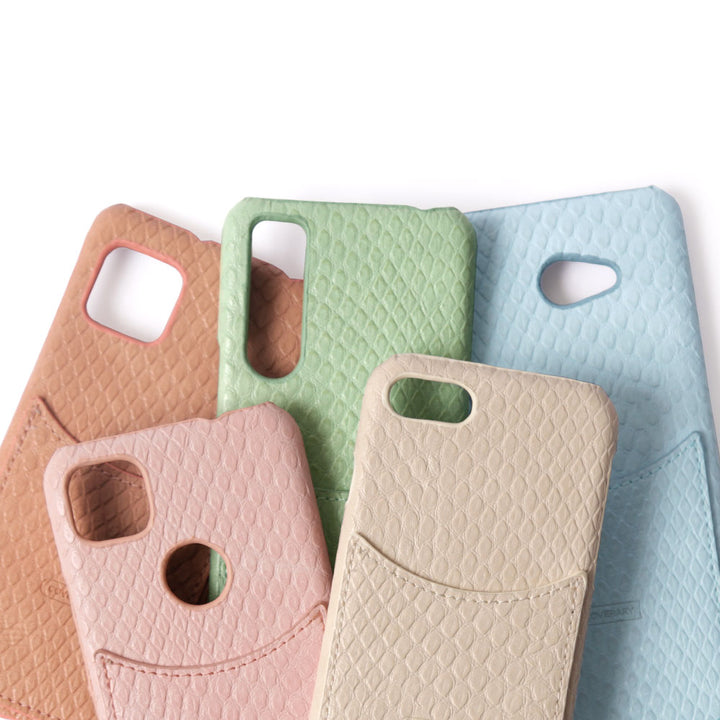 Étui arrière pastel à poche souriante effet cuir python